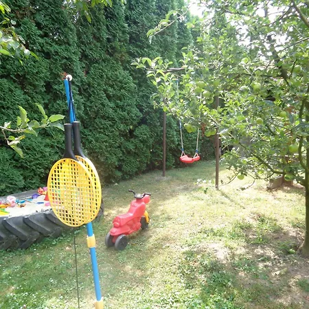 아파트 Irenke Vendeghaz *