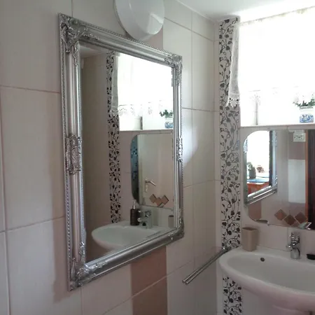 Irenke Vendeghaz Alsópáhok