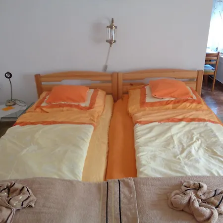 Irenke Vendeghaz Alsópáhok