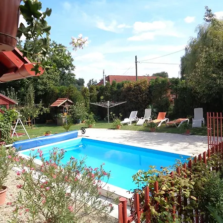 Irenke Vendeghaz Apartmán