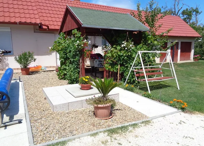 Apartment Irenke Vendeghaz *