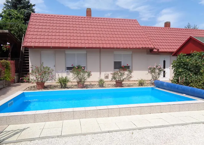 Irenke Vendeghaz Apartment