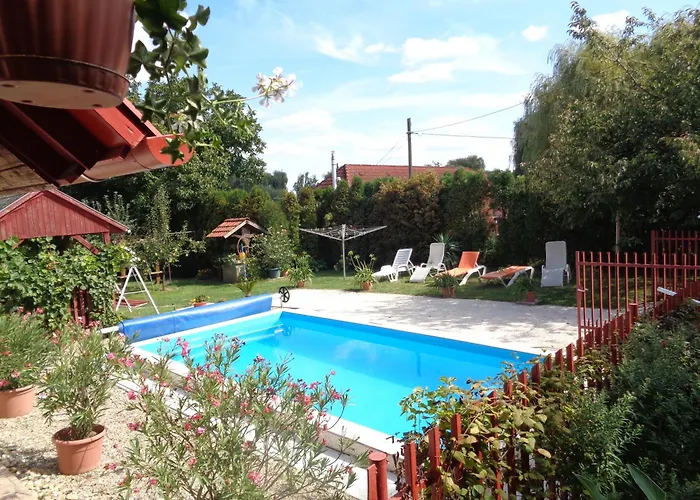 Irenke Vendeghaz Apartment